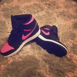 Jordan Retro 1 Pink/Black